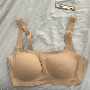 Skims Naked Scoop Bra